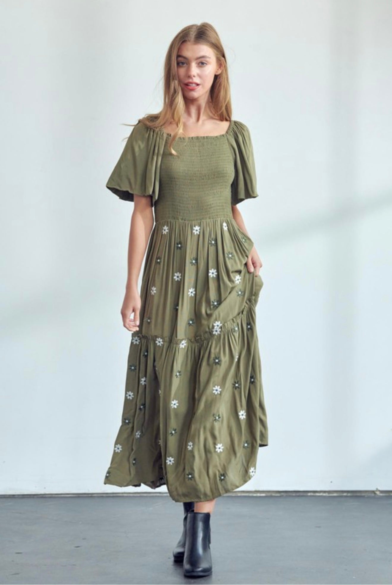 SHORT SLEEVE SMOCK TIERED FLORAL MAXI DRESS